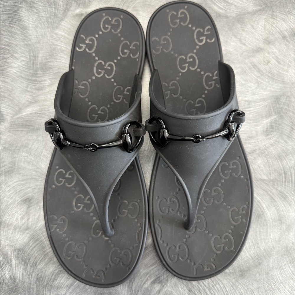 Gucci Black GG Logo Jelly Thong Sandals with Glossy Horsebit Detail